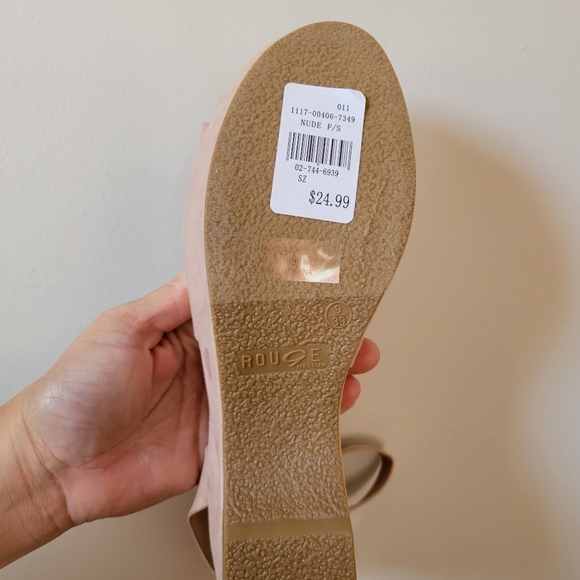 Size 9 shoe - Picture 3 of 3